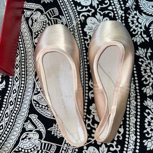 Brand new gaynor minden pointe shoes. They were too small for me.